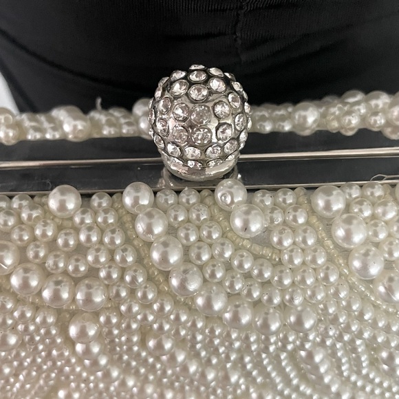 NWOT Ivory/white Pearl Clutch with Matching Heart Pearl Ring - Picture 6 of 8